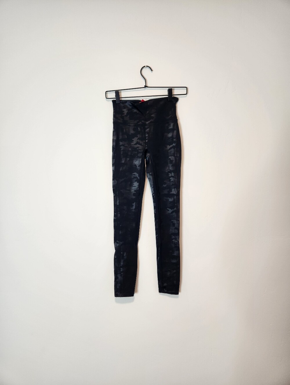 Spanx Faux Leather Camo Leggings Size Small